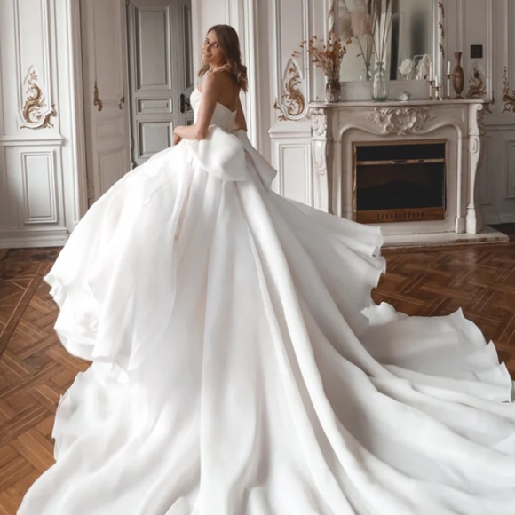 NEW WEDDING DRESS, NWT - Picture 12 of 13